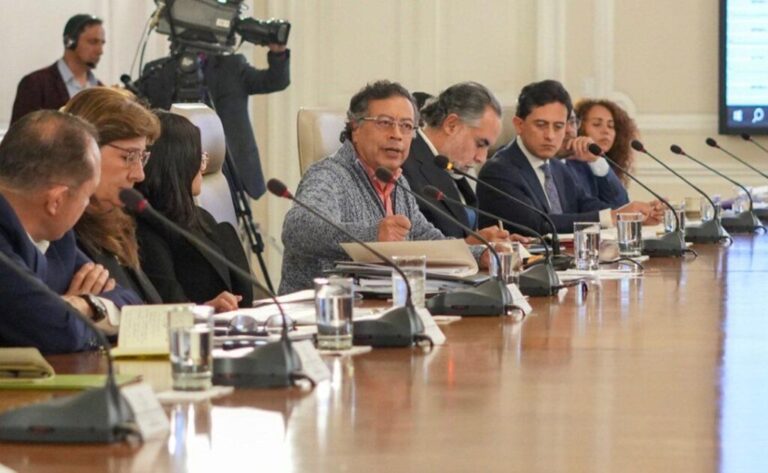 Petro quiere volver a transmitir los consejos de ministros por canales privados: solicitó anulación del fallo