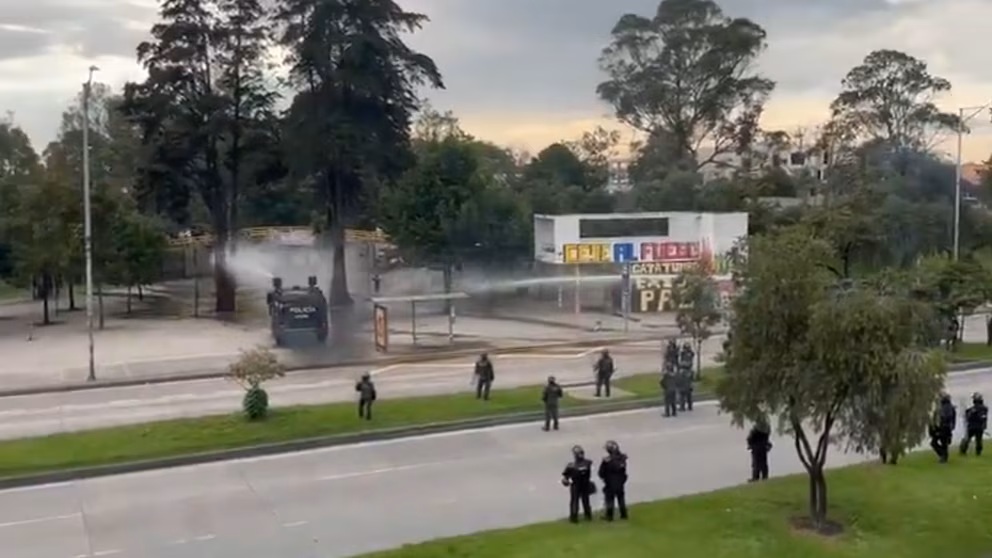 Protestas violentas en Bogotá por aniversario del estallido social