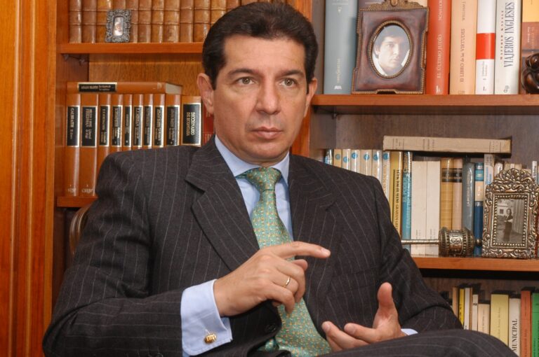 Se equivoca Petro al pensar que “el pueblo” son solo las mingas, cabildos, sindicatos y todas las “organizaciones sociales” que son auditorio de sus discursos de odio.