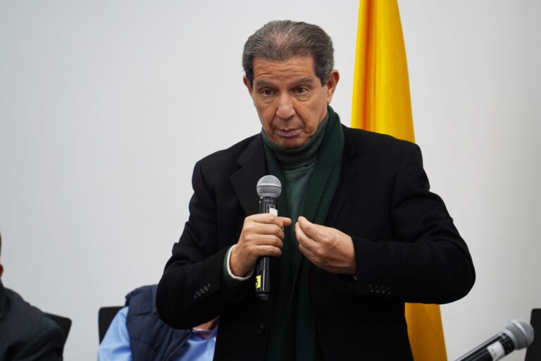 ¿Cuál es el camino para que la economía no se estrelle, se detenga o retroceda ante un callejón sin salida?, se preguntó José Félix Lafaurie.